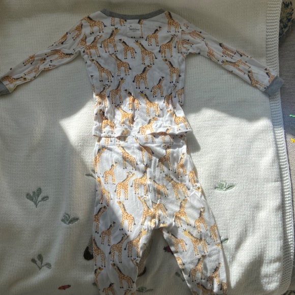 Burts Baby Giraffe PJs - Picture 2 of 2